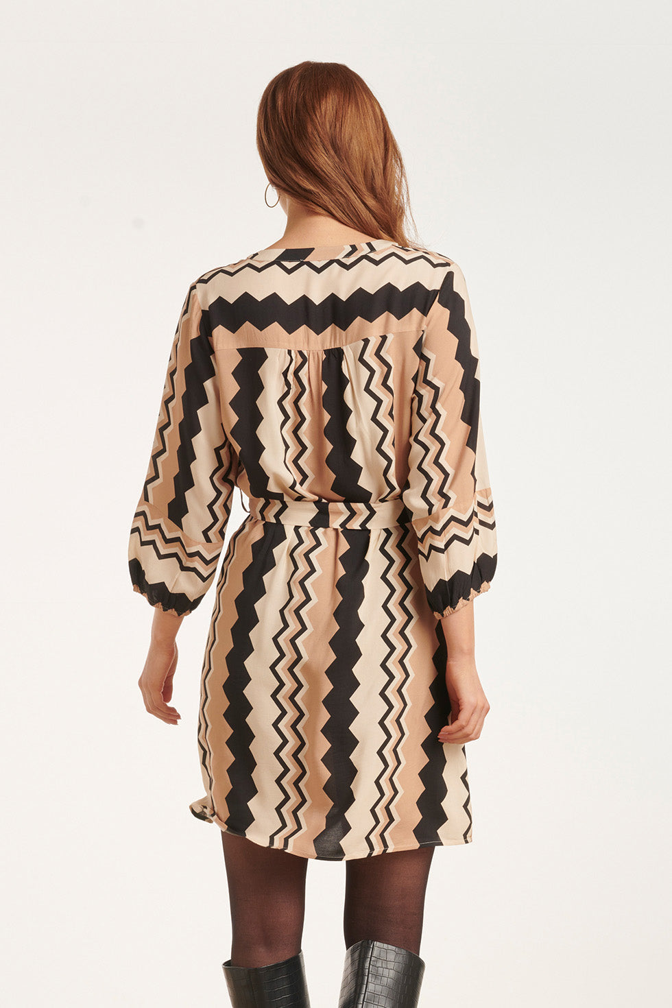 24528 Zigzag Jurk | Sand-Black
