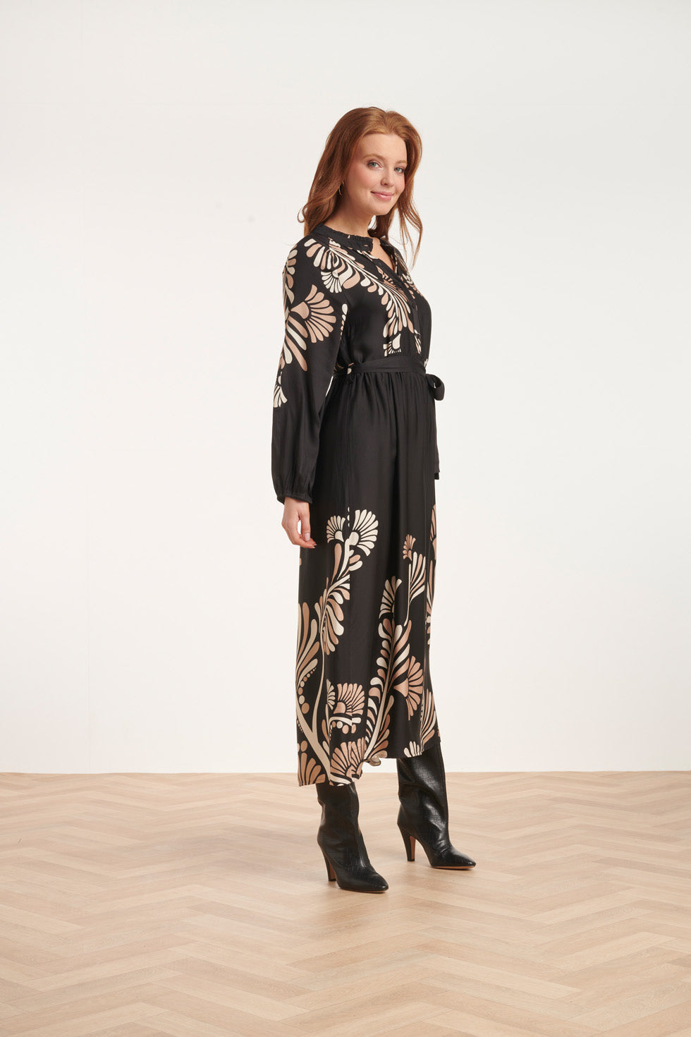 24532 Maxi Jurk Met Grafische Botanische Print | Black-Sand