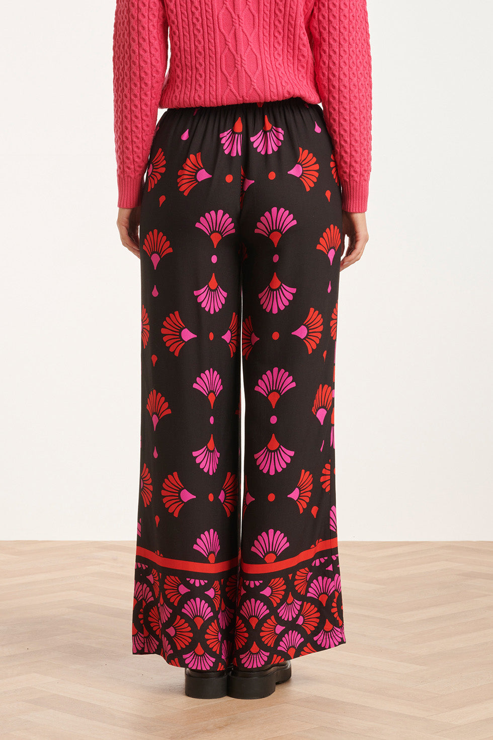 24538 E Broek Met Fuchsia Grafische Print | Blackwhite