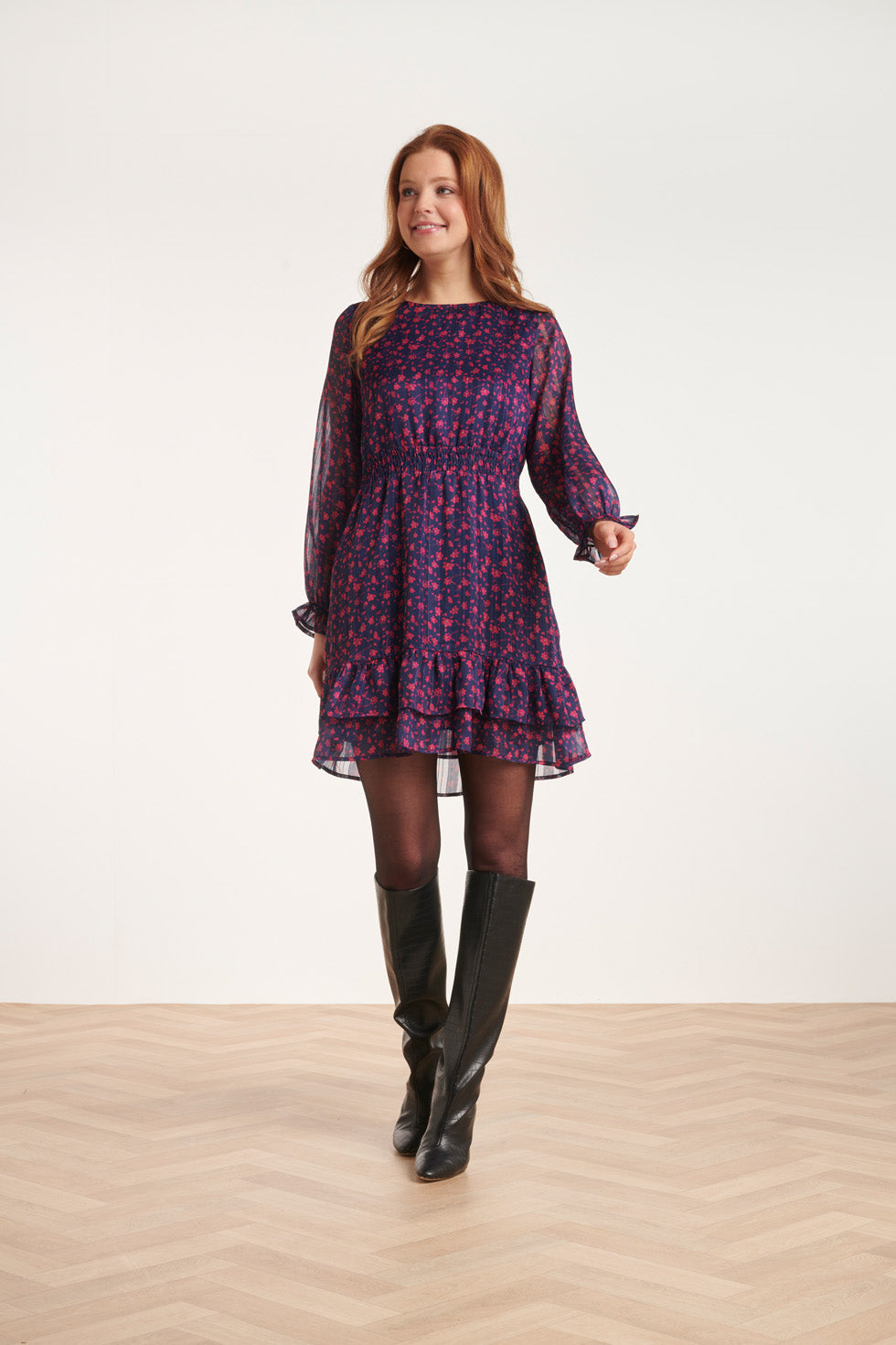 24540 Korte Jurk Met Fuchsia Bloemenprint | Navy-Fuchsia