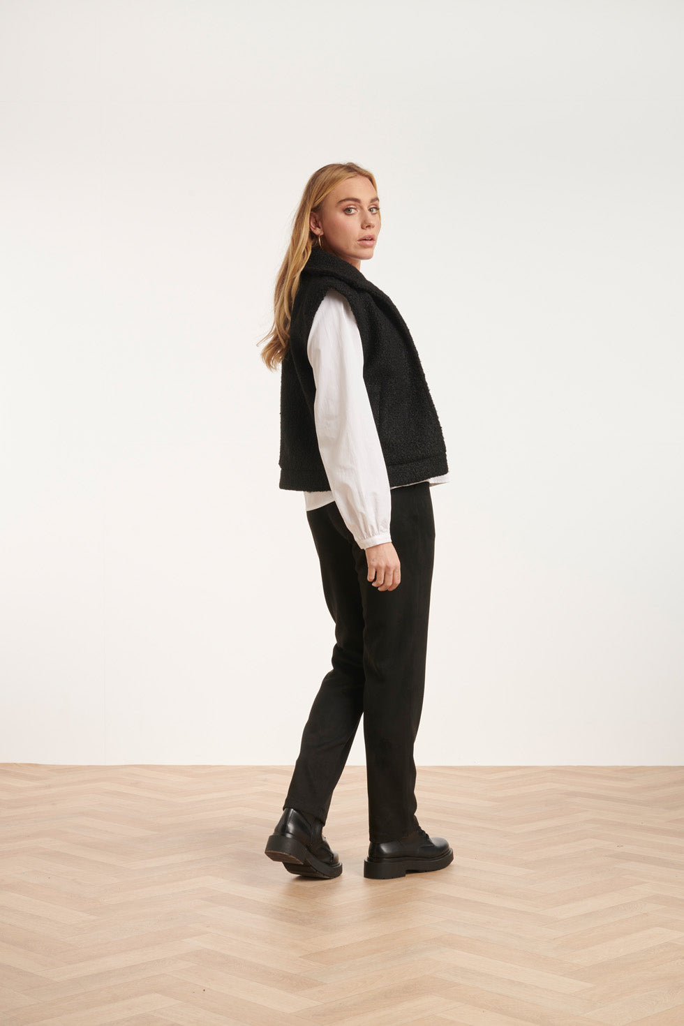 24554 Open Bouclé Gilet | Black