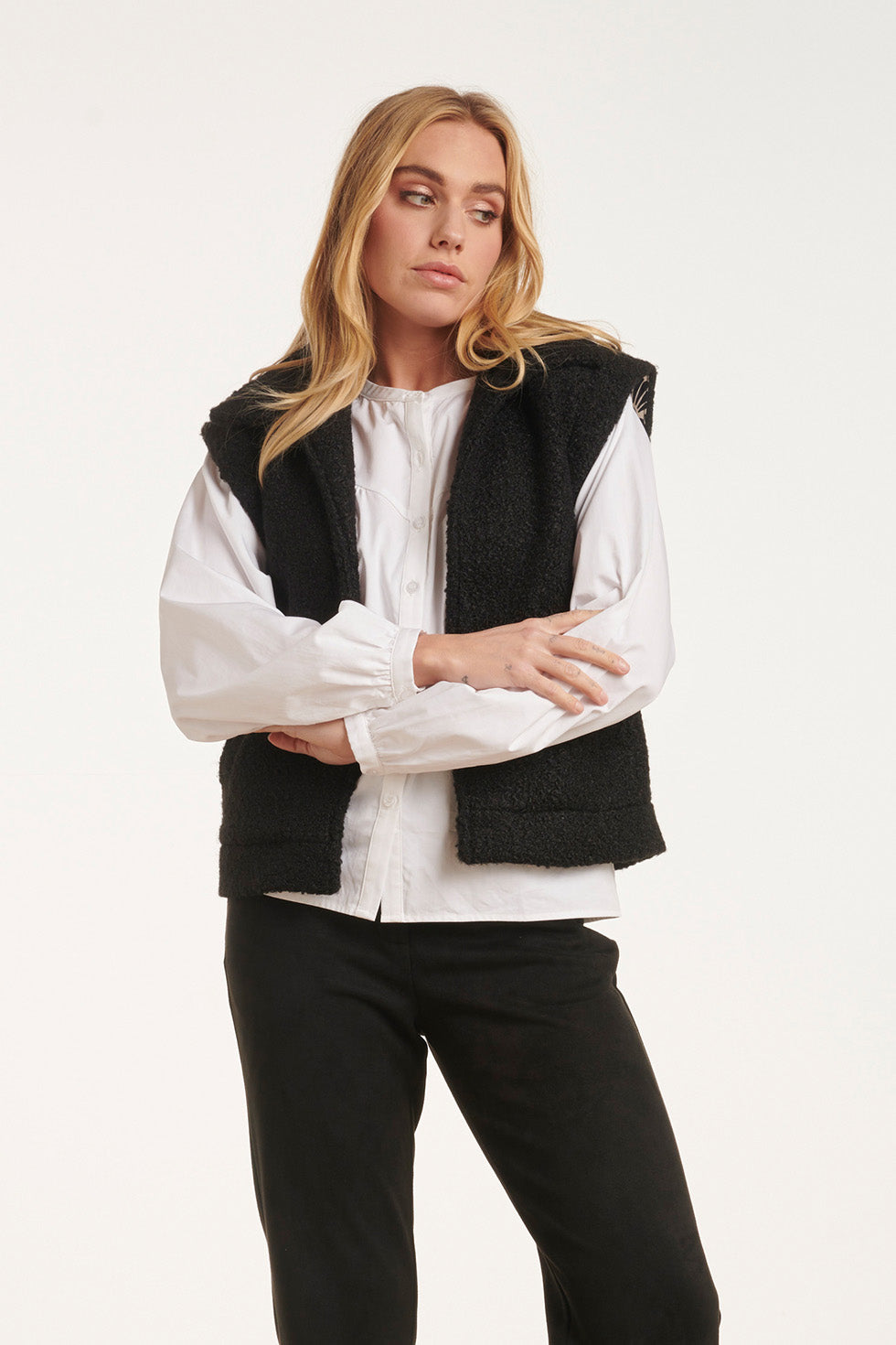24554 Open Bouclé Gilet | Black