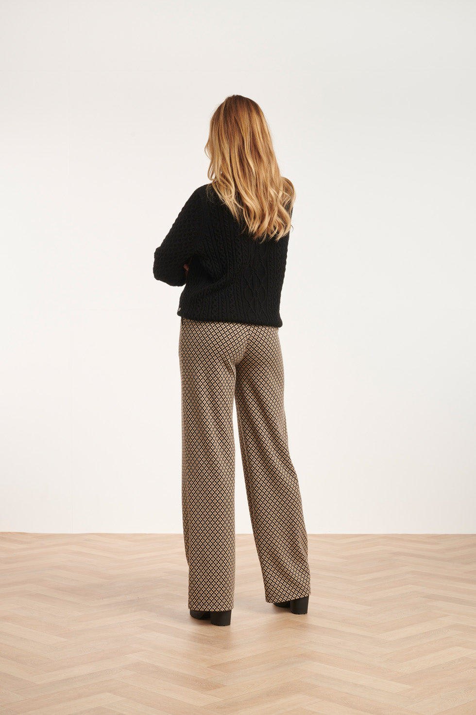 24577 Wijde Broek Met Grafische Bloemprint | Black-Sand