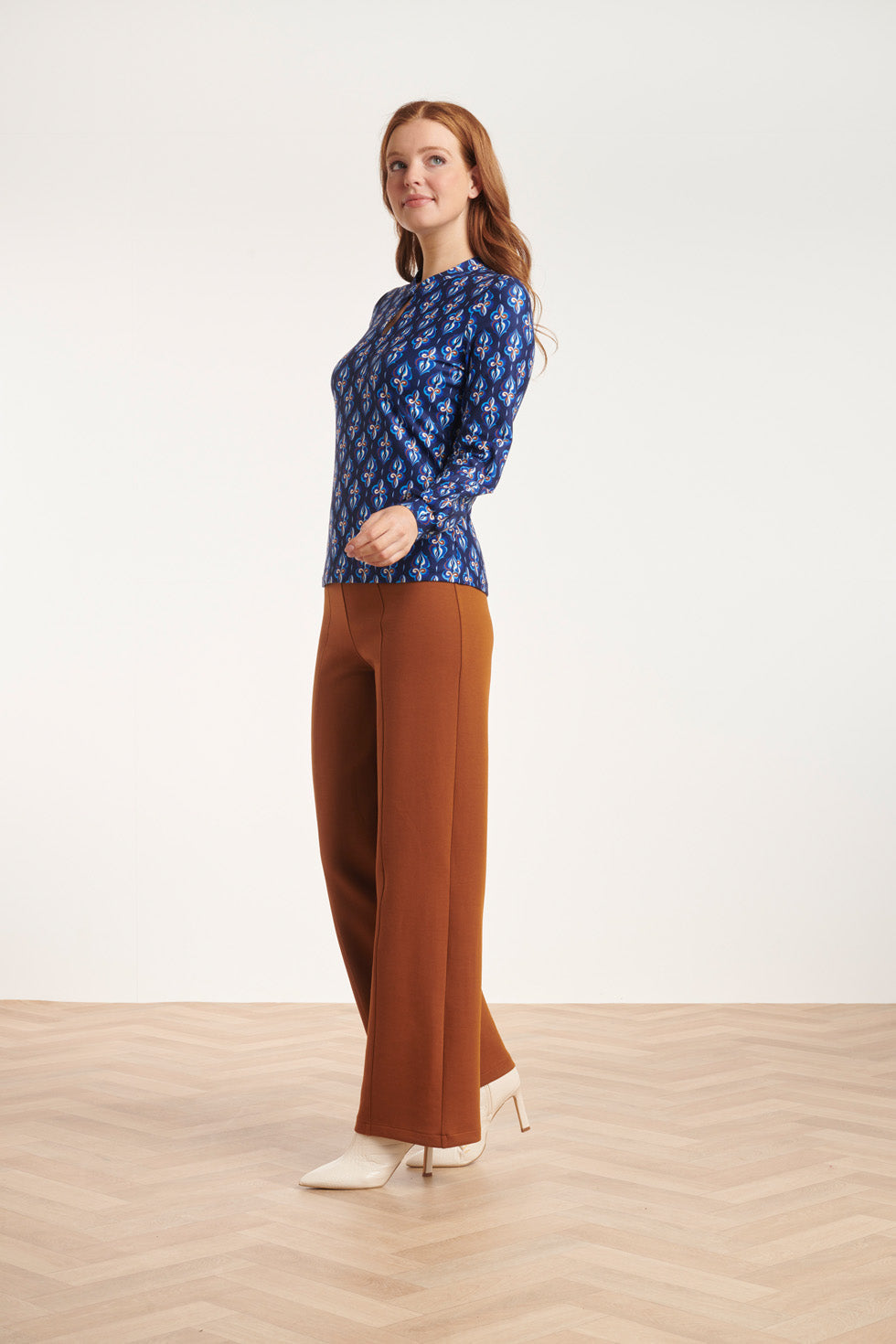 24590 Stretchy Cognac Flared Broek | Cognac