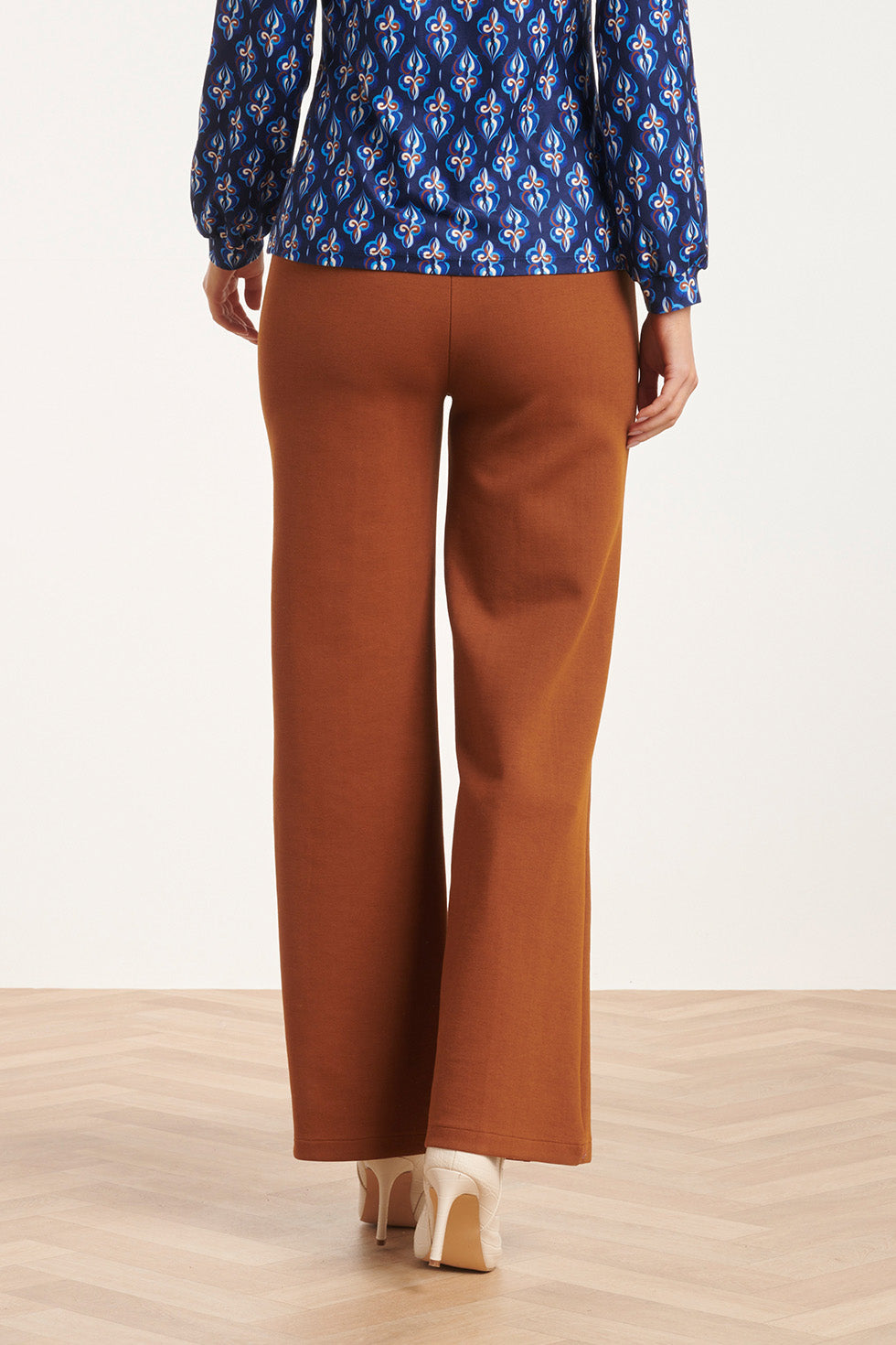 24590 Stretchy Cognac Flared Broek | Cognac