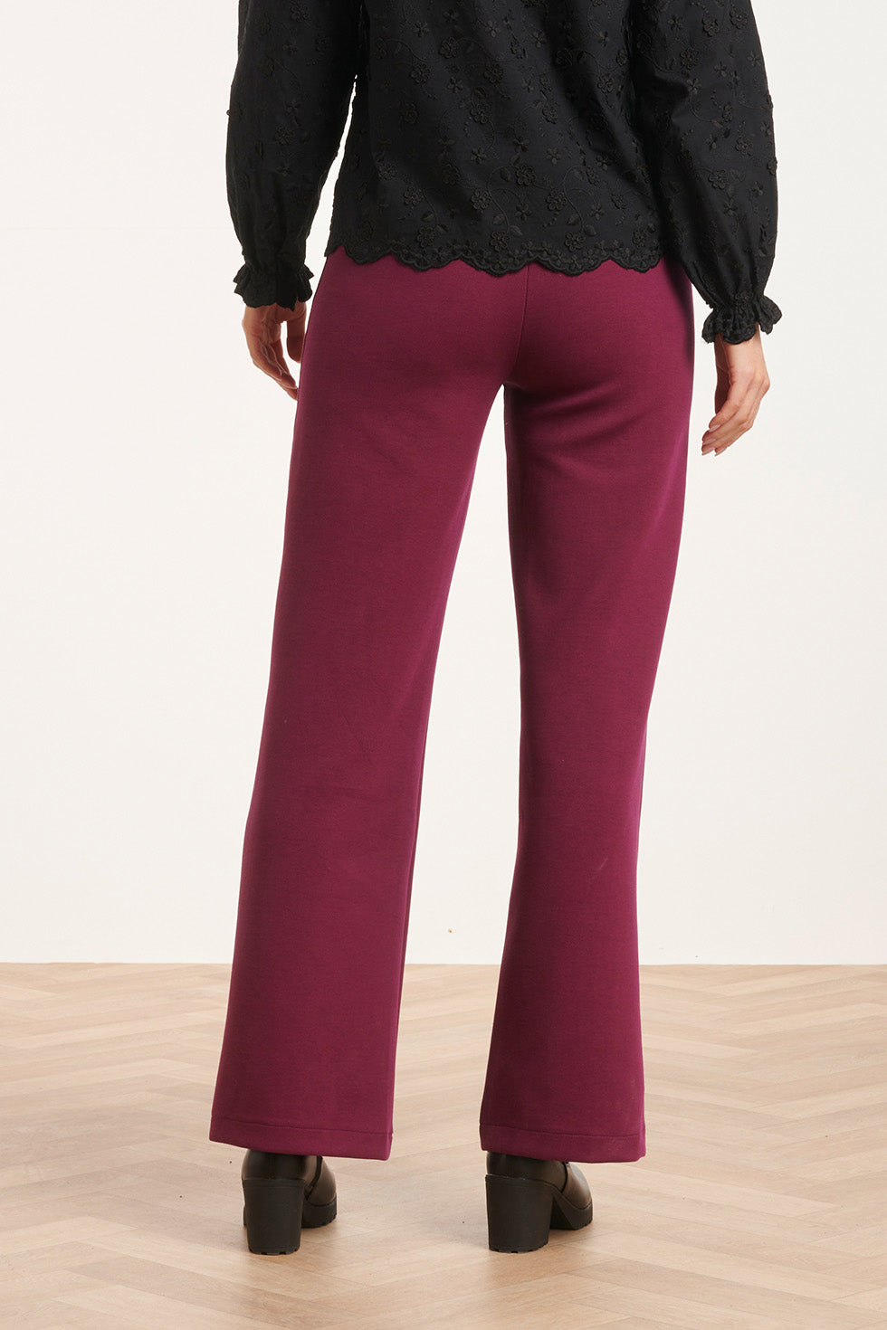 24590 Stretchy Paarse Flared Broek | Purple