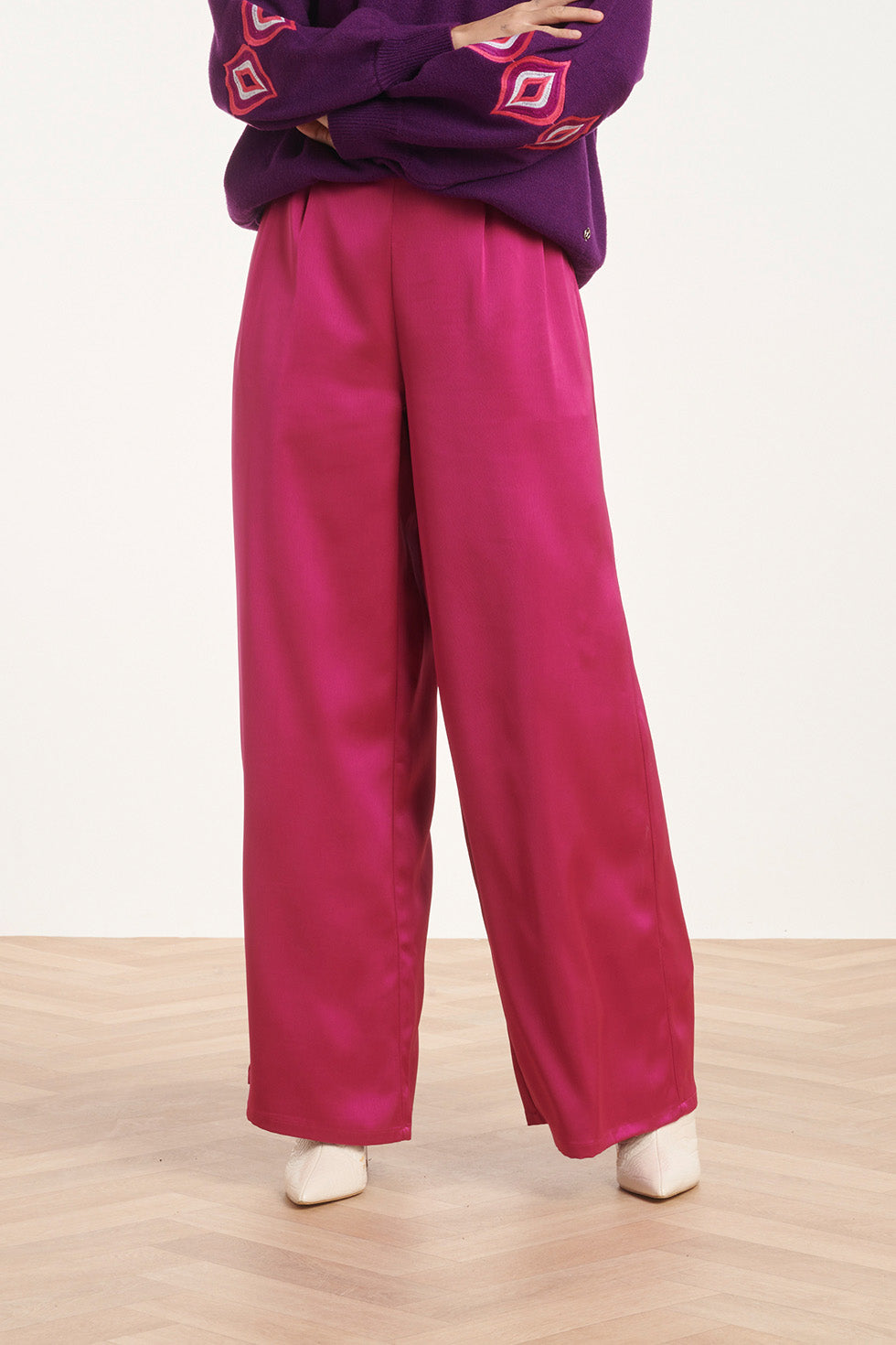 24592 Wijde Satijnen Cyclame Broek | Cyclame