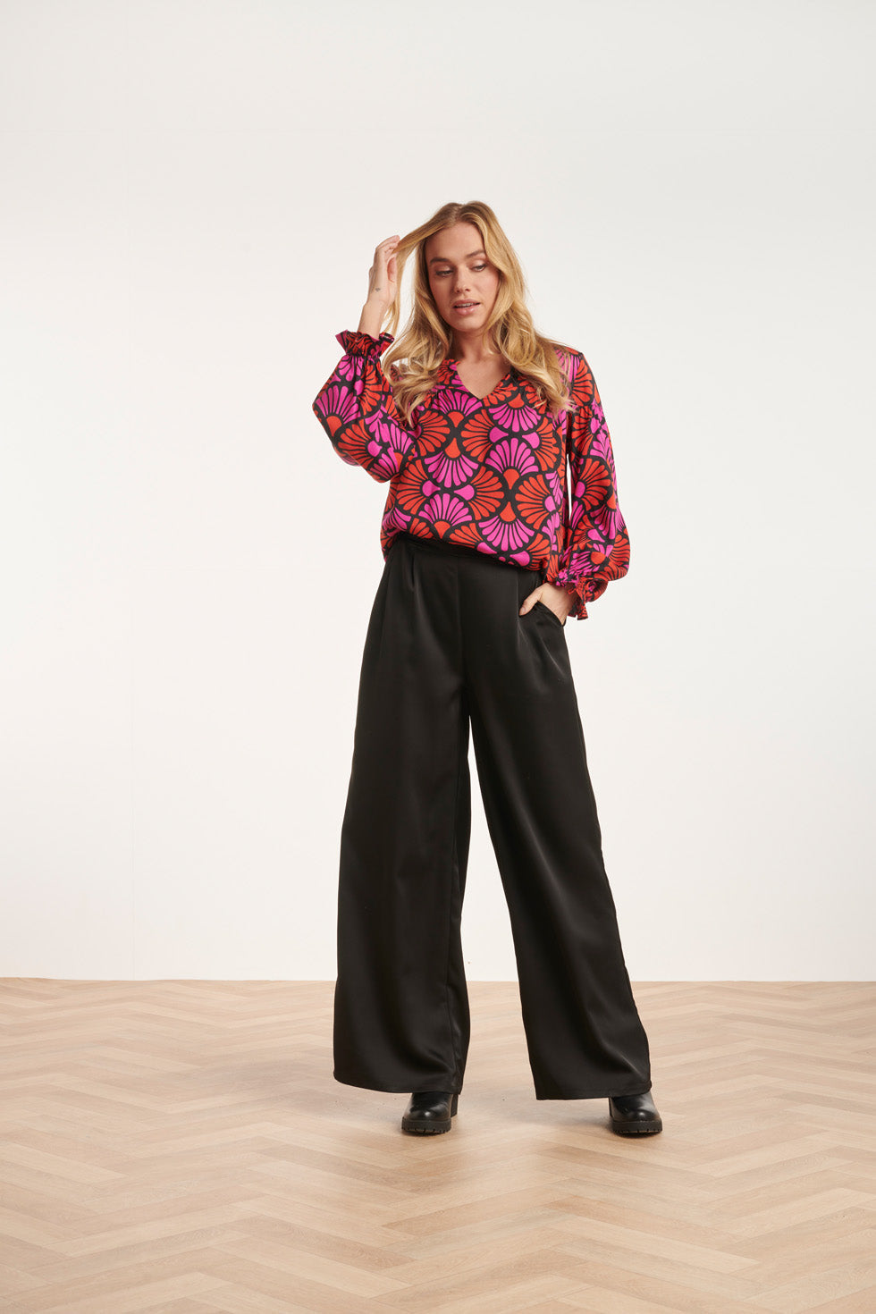 24592 Wijde Satijnen E Broek | Black
