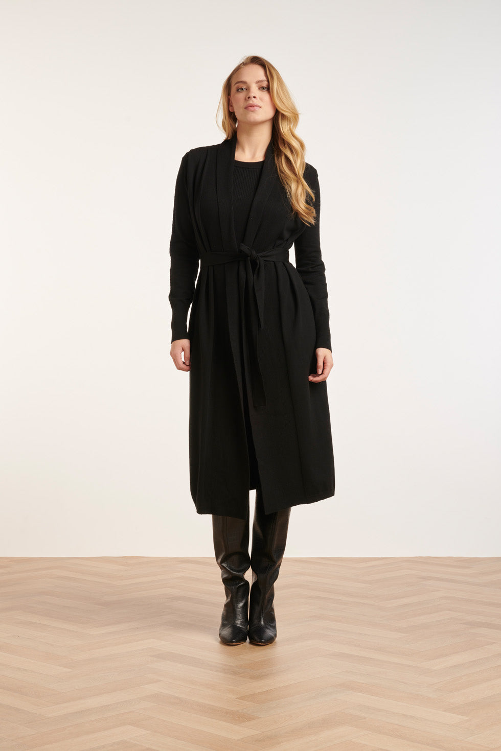 24623 e Mouwloze Fijngebreide Cardigan | Black