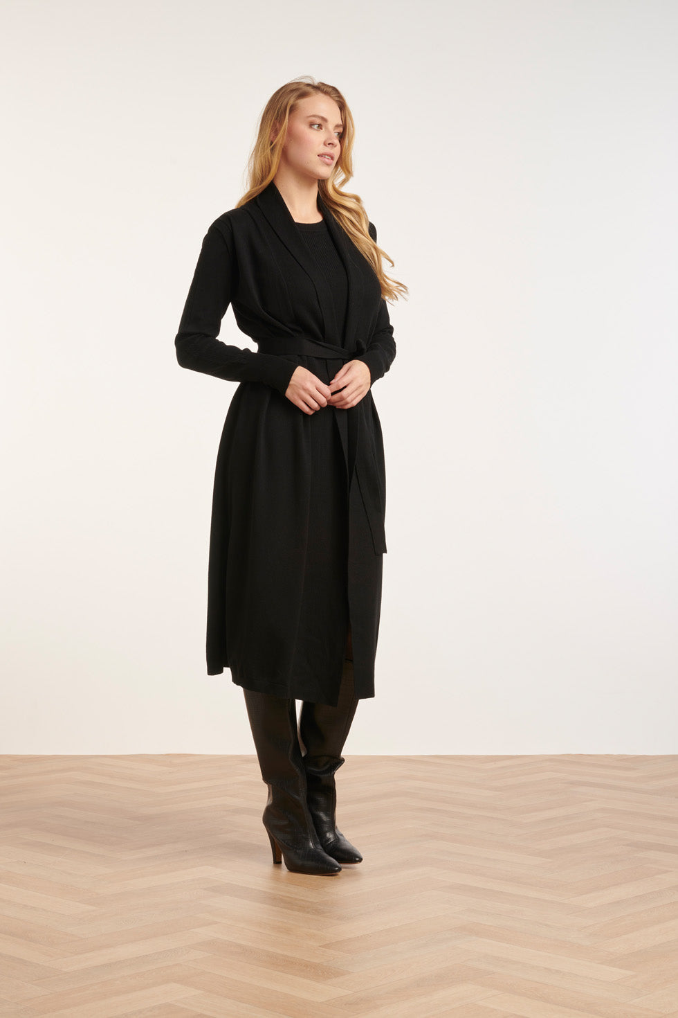 24623 e Mouwloze Fijngebreide Cardigan | Black