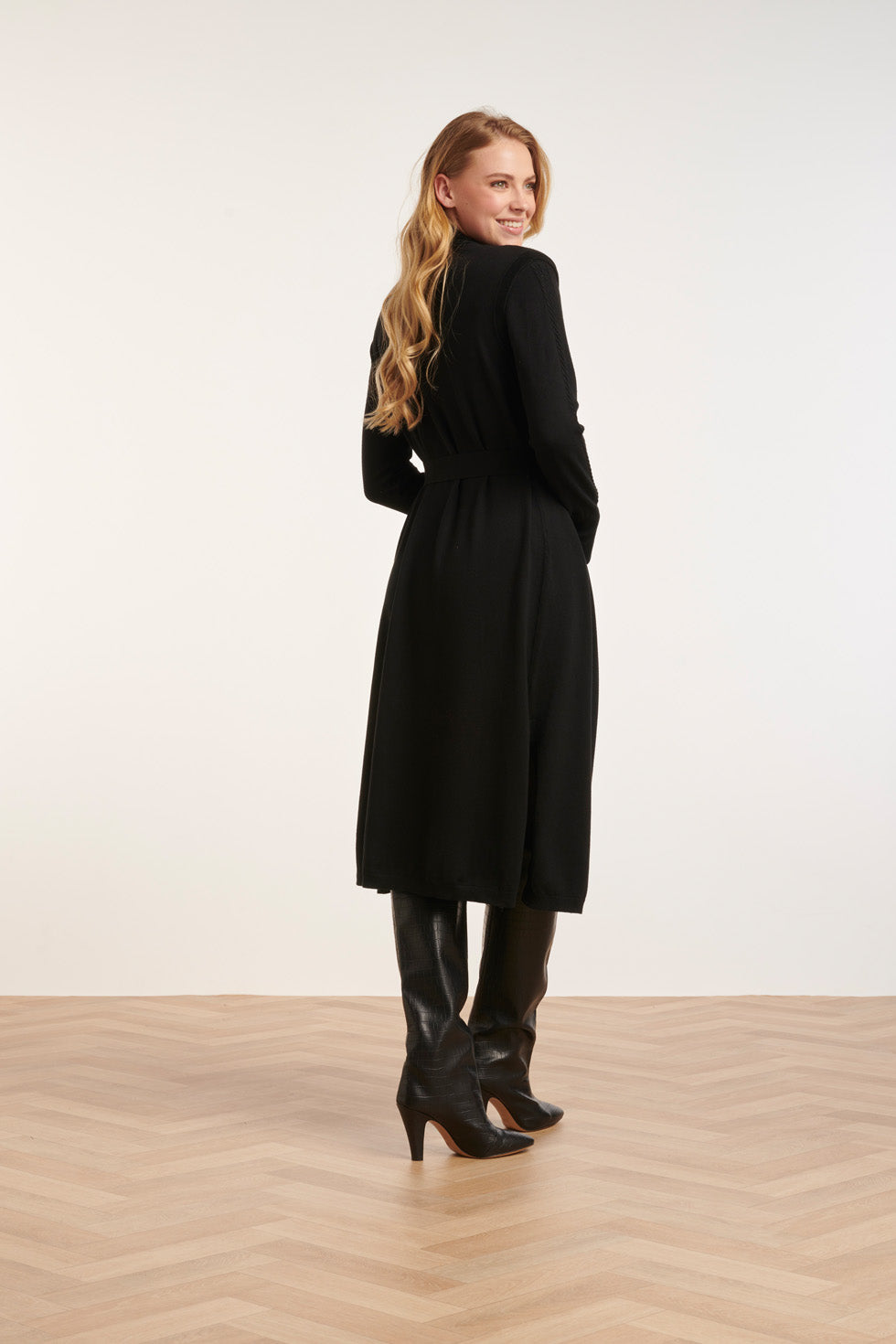 24623 e Mouwloze Fijngebreide Cardigan | Black