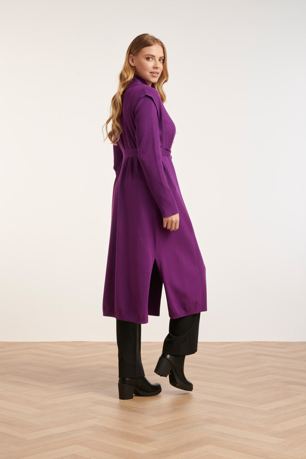24623 Paars E Mouwloze Fijngebreide Cardigan | Purple