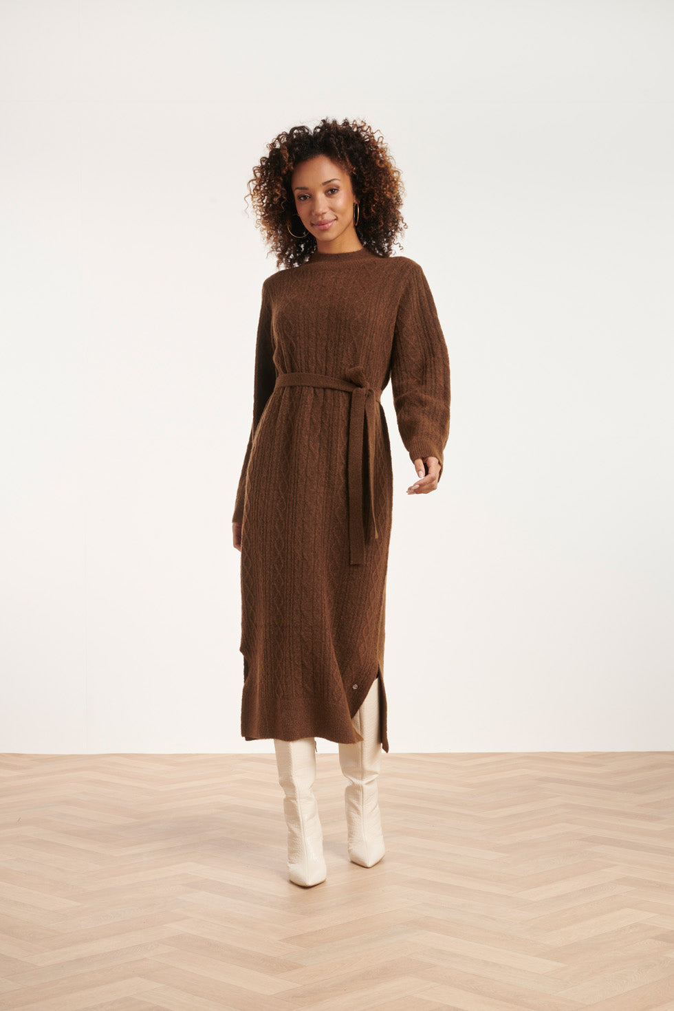 24631 E Gebreide Midi Jurk Met Kabelstructuur | Brown