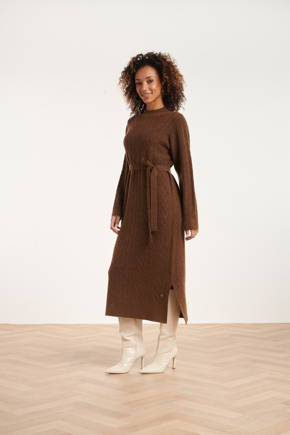 24631 E Gebreide Midi Jurk Met Kabelstructuur | Brown