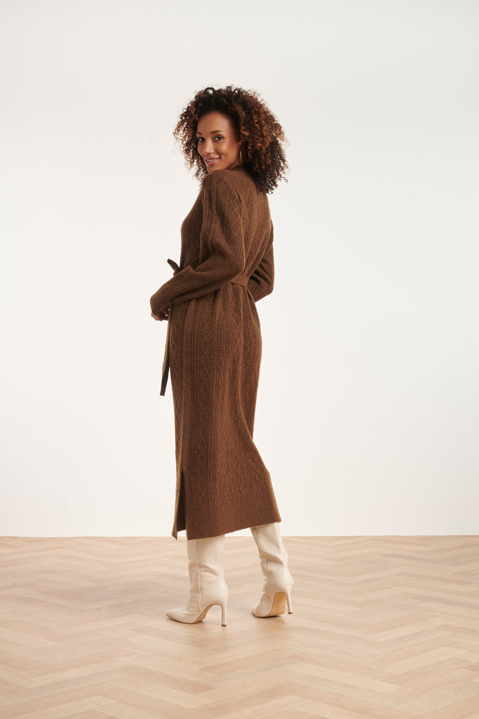 24631 E Gebreide Midi Jurk Met Kabelstructuur | Brown