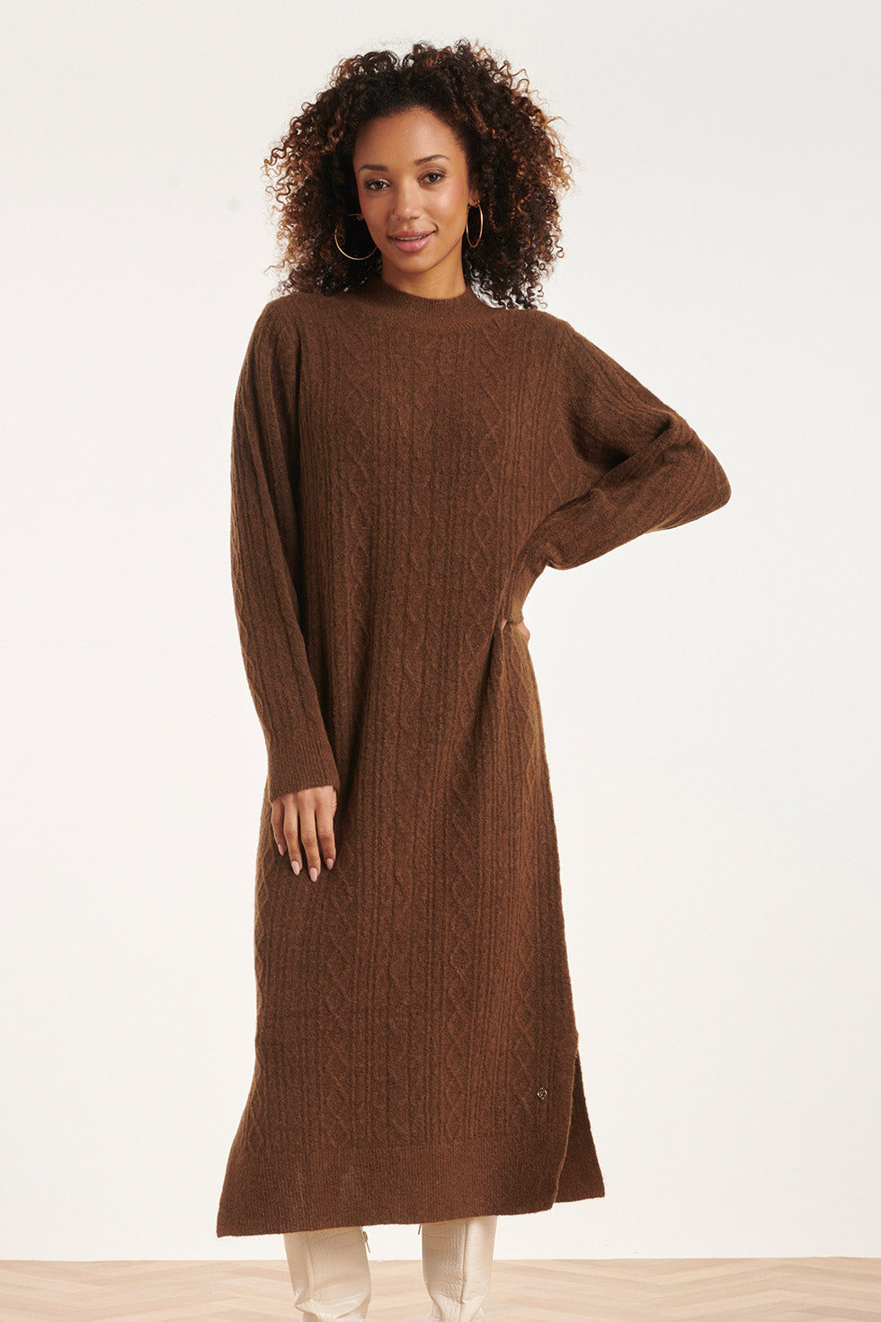 24631 E Gebreide Midi Jurk Met Kabelstructuur | Brown