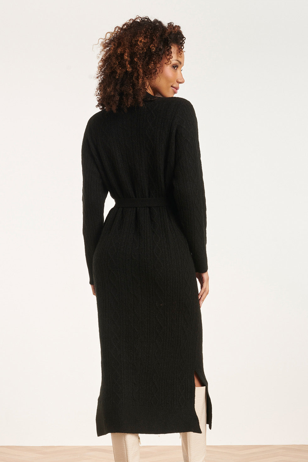 24631 E Gebreide Midi Jurk Met Kabelstructuur | Black