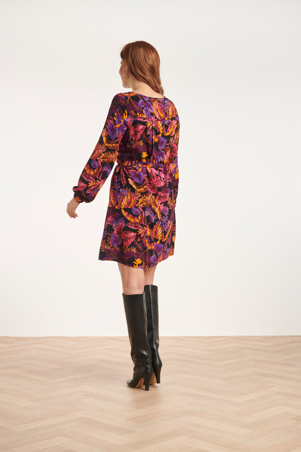 24647 Multicoloured Leaf Print Jurk | Blackwhite