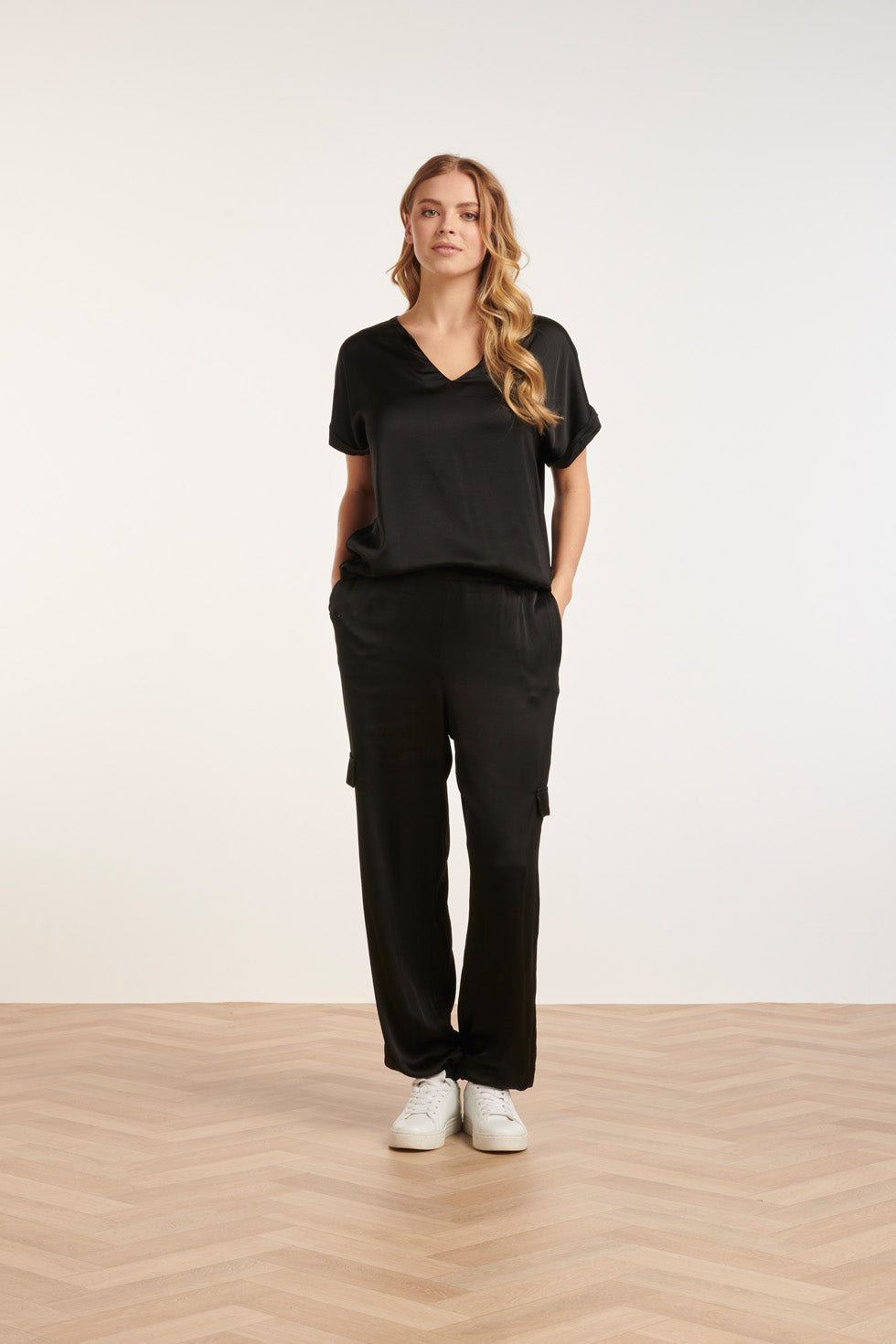 24682 Satijnen Top Met V-Hals | Black