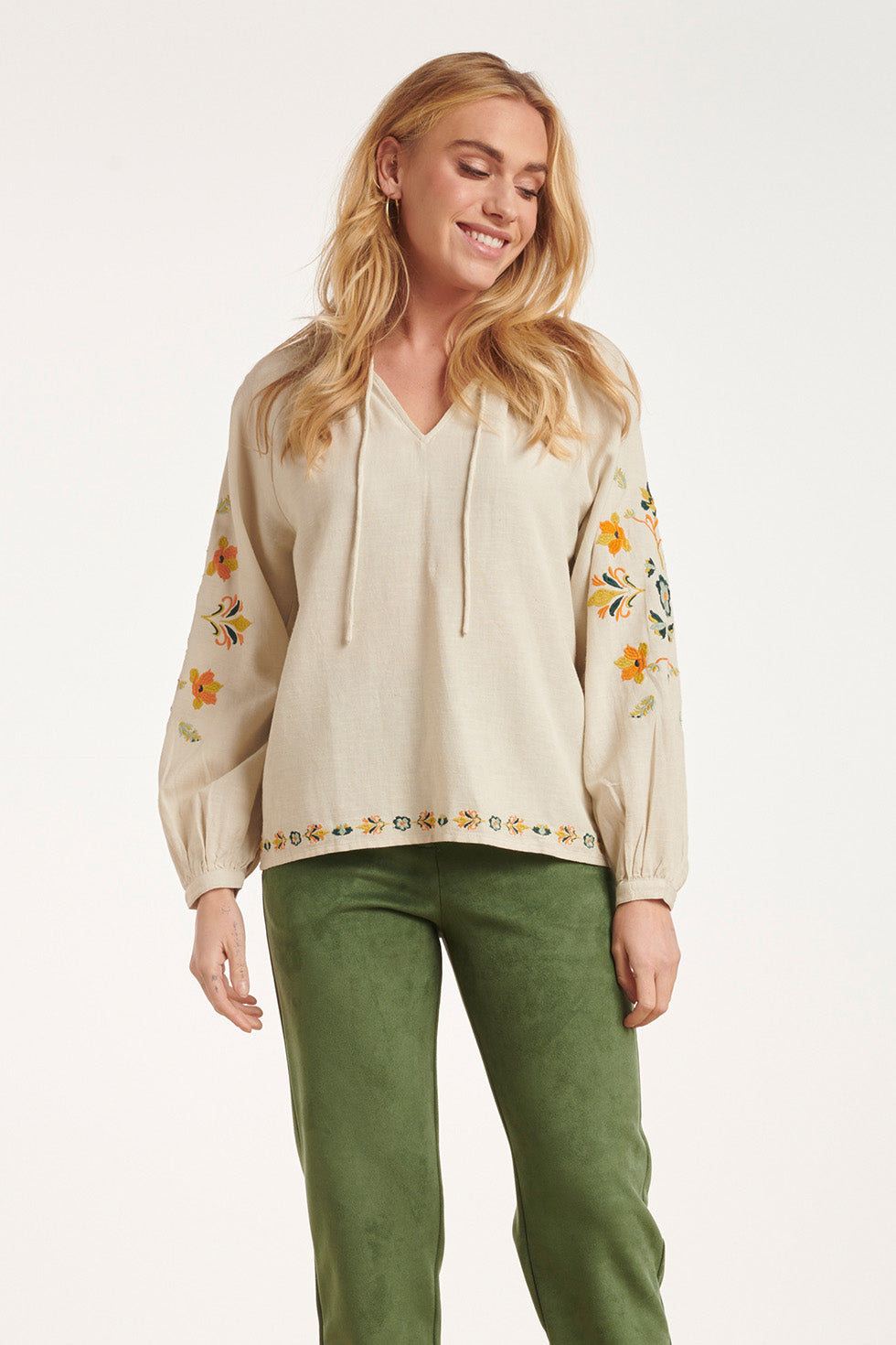 24693 e Top Met Bloemenborduursels | Sand - Muticolour