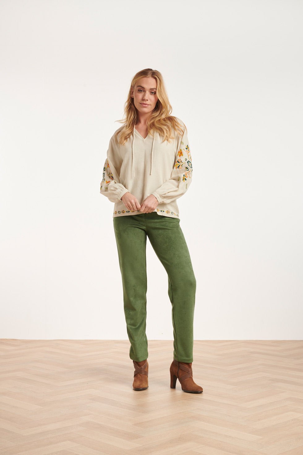 24693 E Top Met Bloemenborduursels | Sand-Multicolour