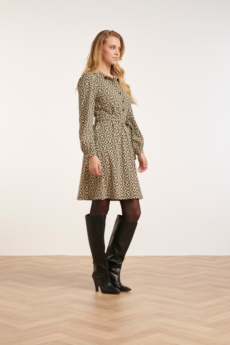 24713 Grafisch Bloemige Travel Kwaliteit Jurk | Sand-Black