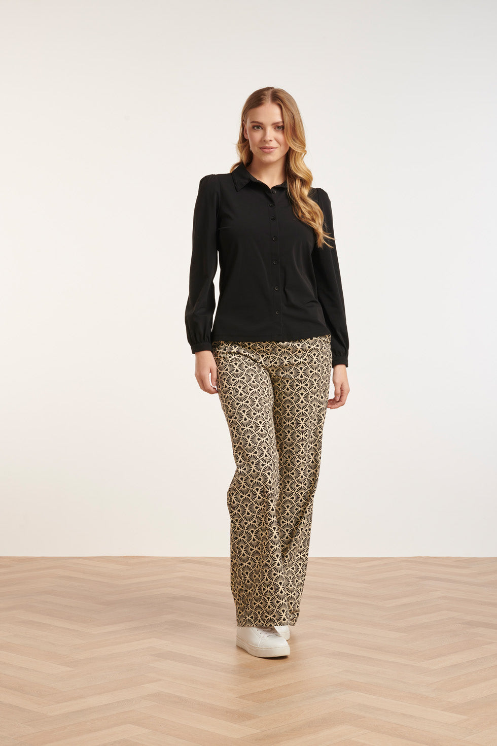 24720 E Travel Kwaliteit Blouse Met Kraagknopen | Black