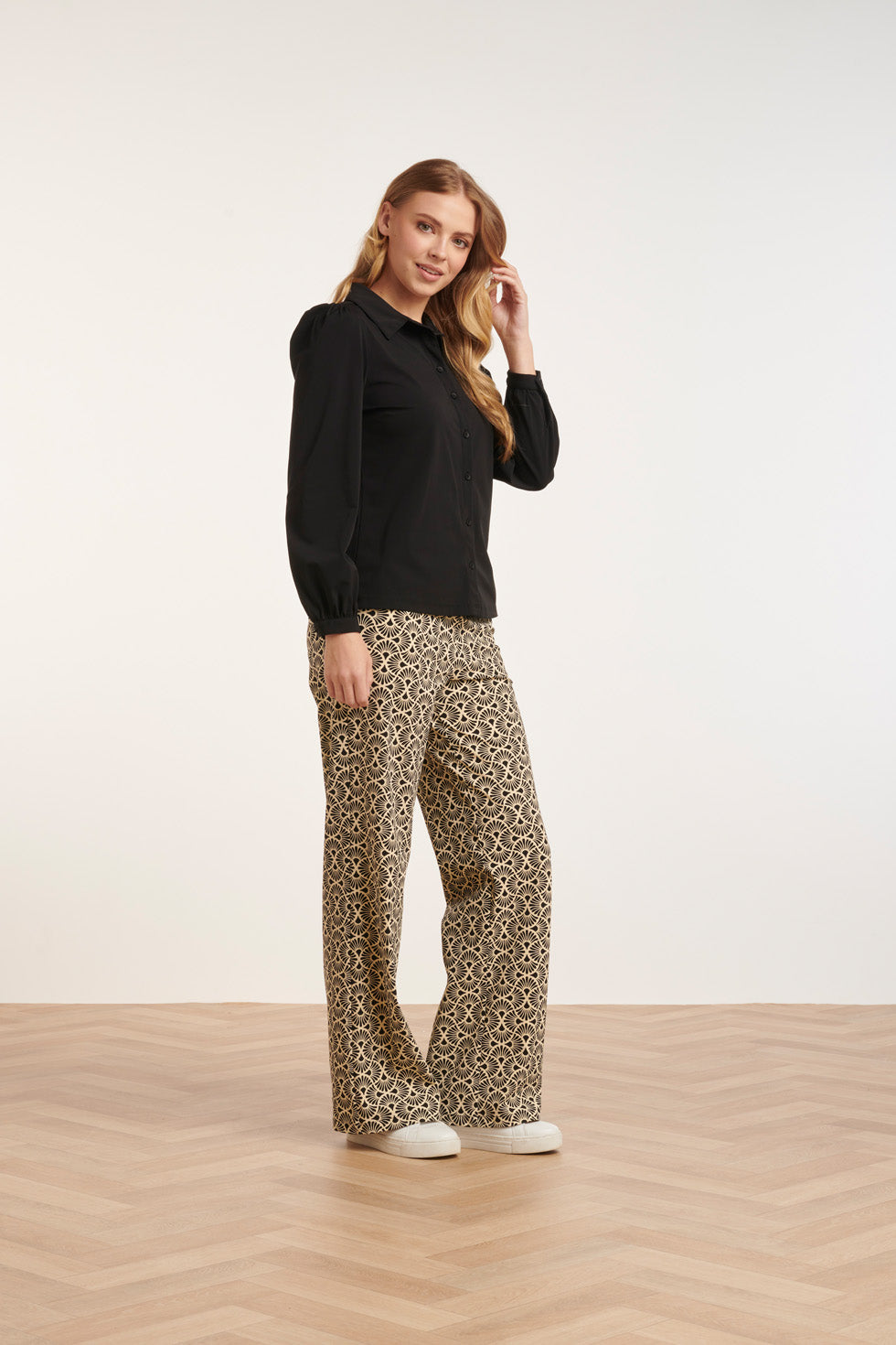 24720 E Travel Kwaliteit Blouse Met Kraagknopen | Black