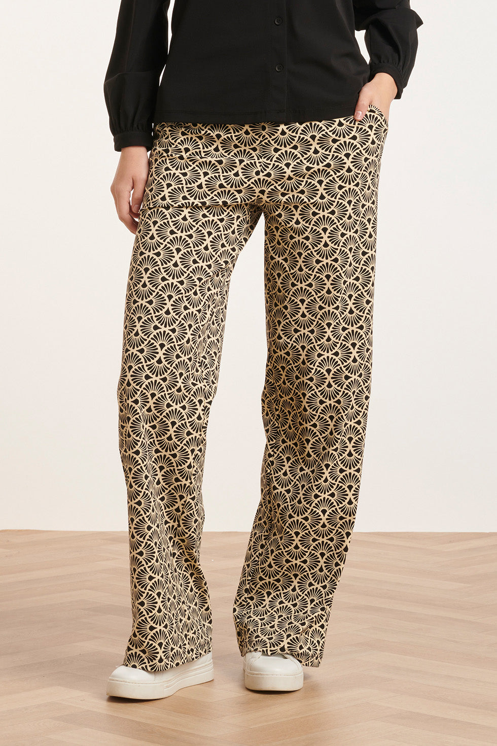 24729 Stijlvolle Grafische Bloemenprint Travel Kwaliteit Broek | Sand-Black