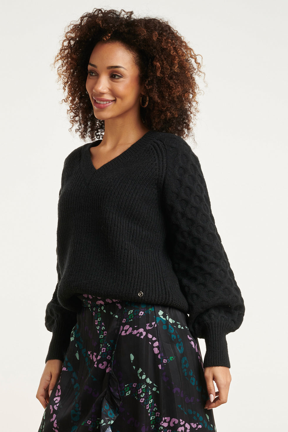 24784 E Oversized Trui Met V-Hals | Black