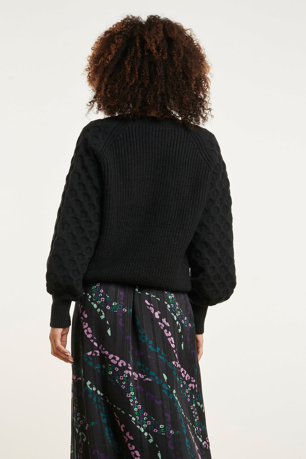 24784 E Oversized Trui Met V-Hals | Black