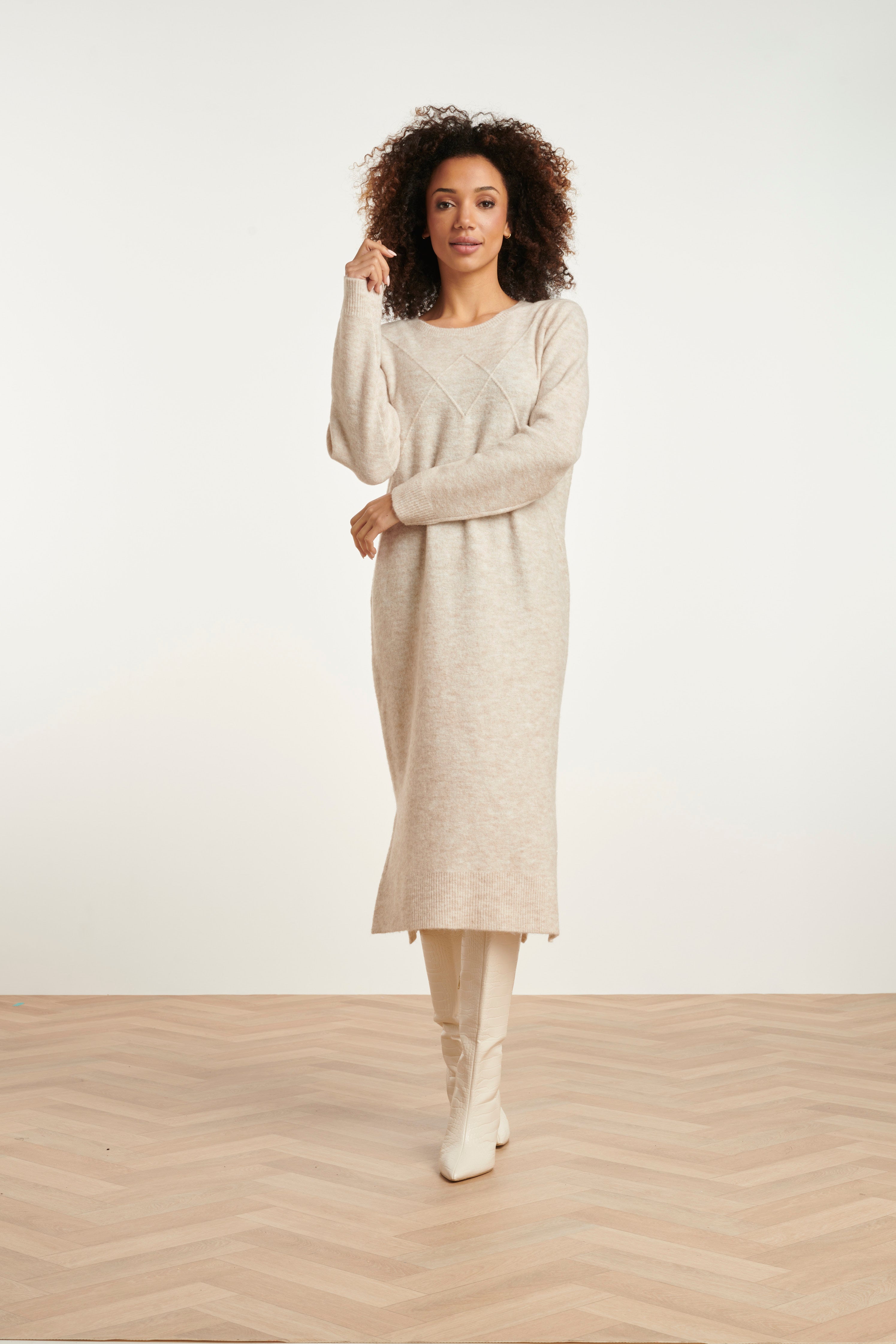 24796 Lange Gebreide Jurk Met Grafisch Detail | Off White