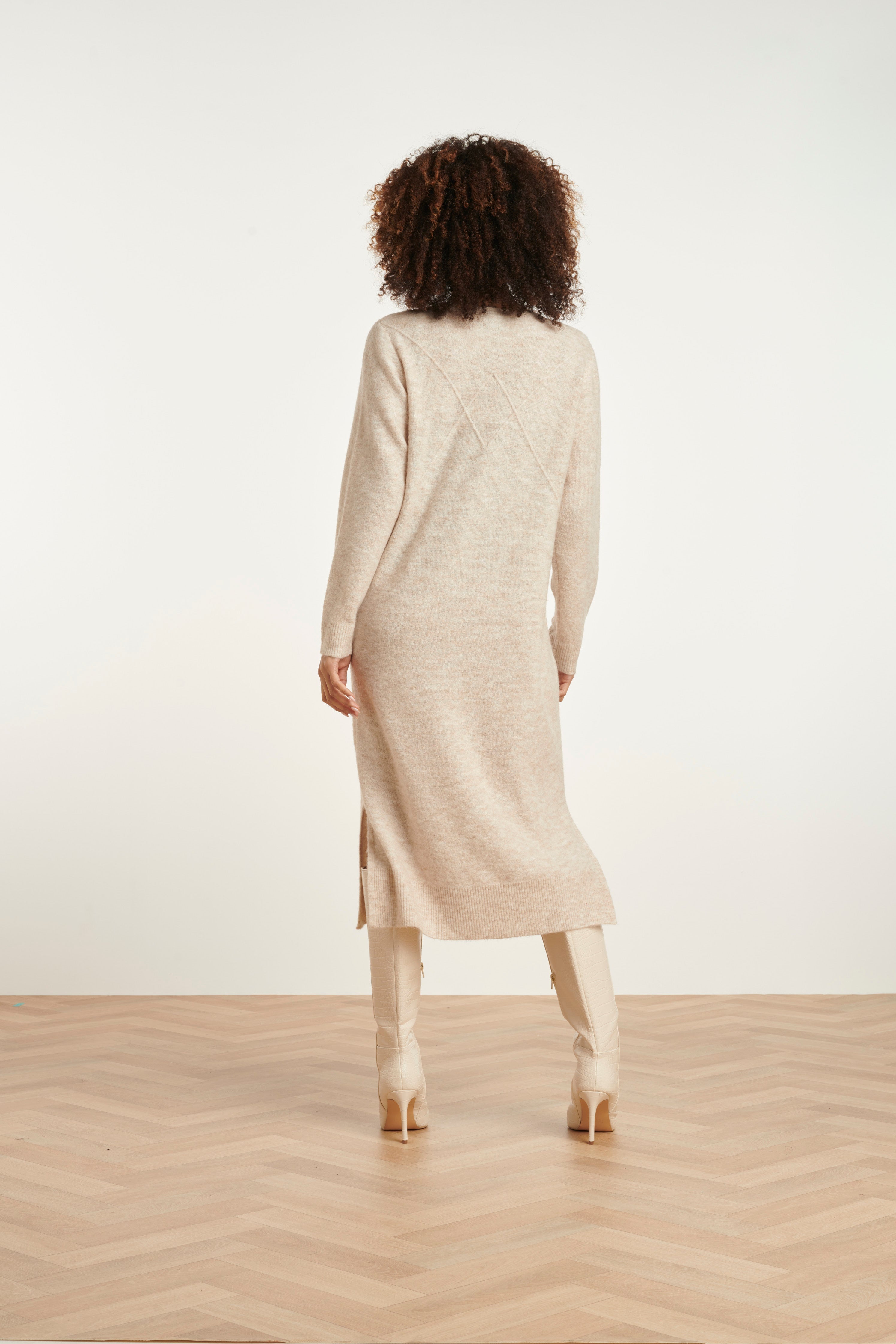 24796 Lange Gebreide Jurk Met Grafisch Detail | Off White