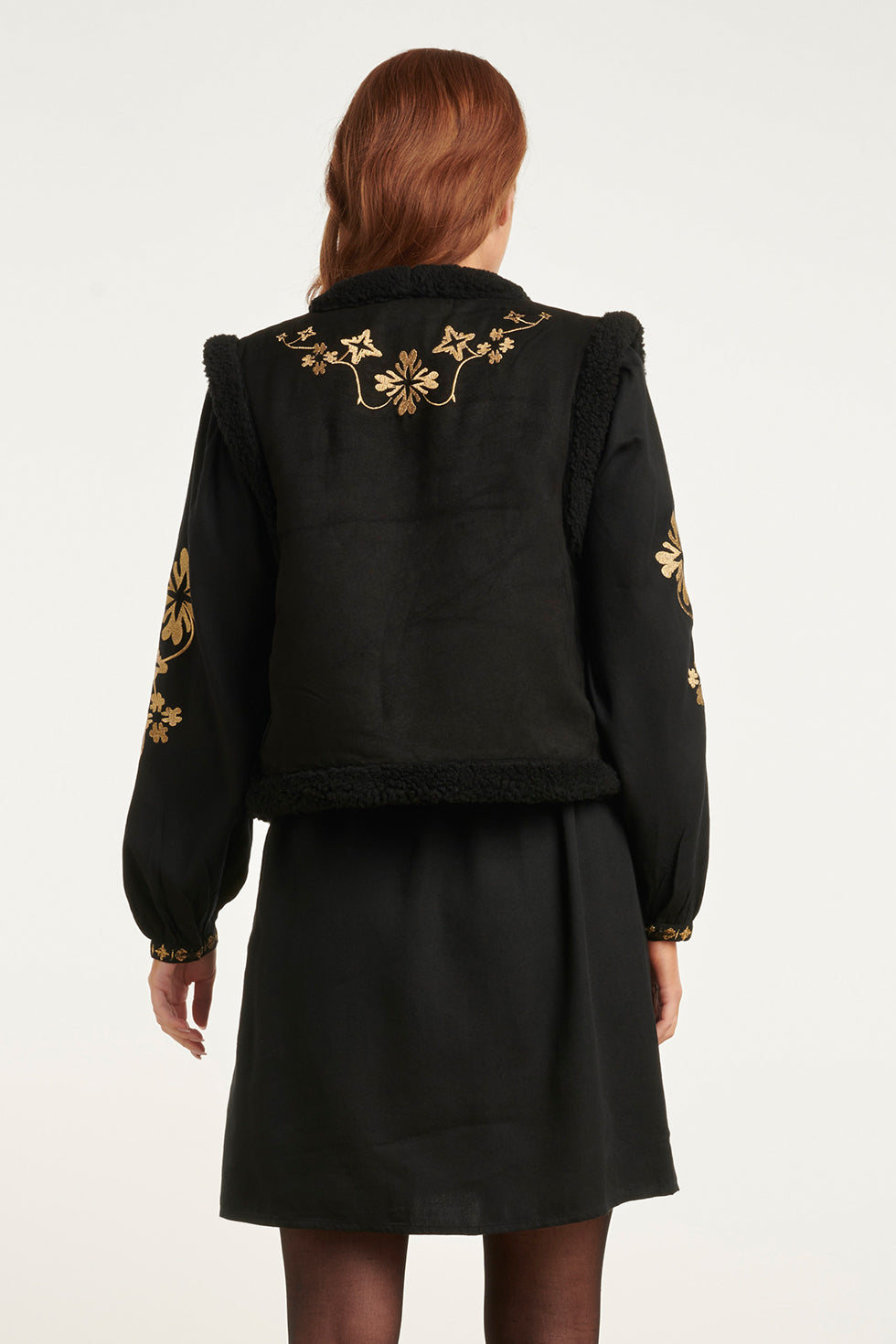 24805 E Geborduurde Lammy Gilet | Black-Gold