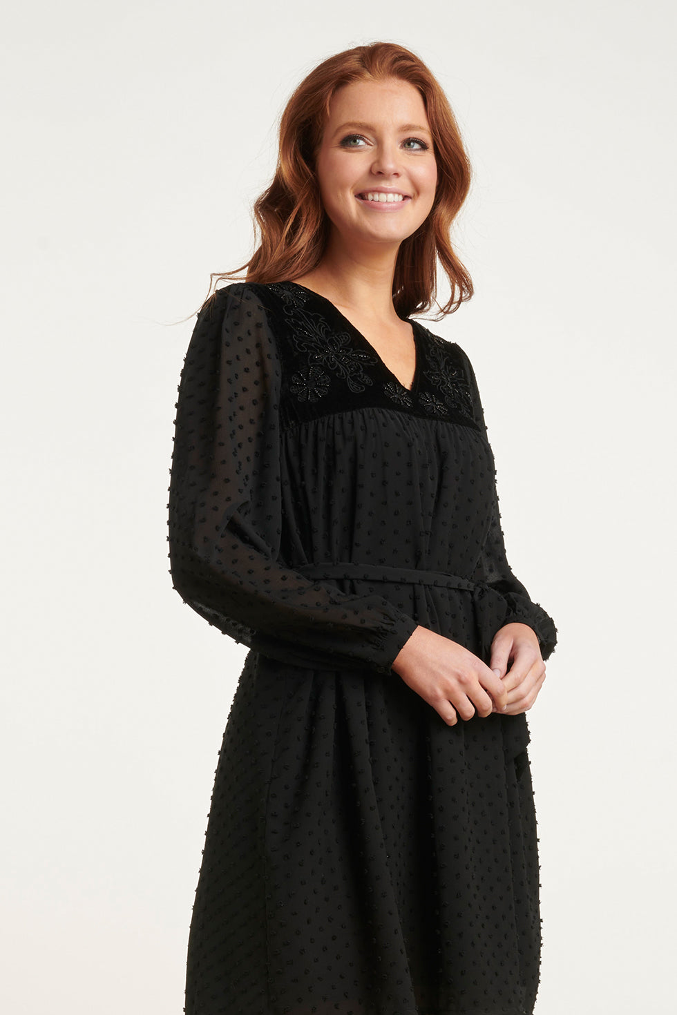 24807 E Elegante Gestippeld Chiffon Jurk | Black