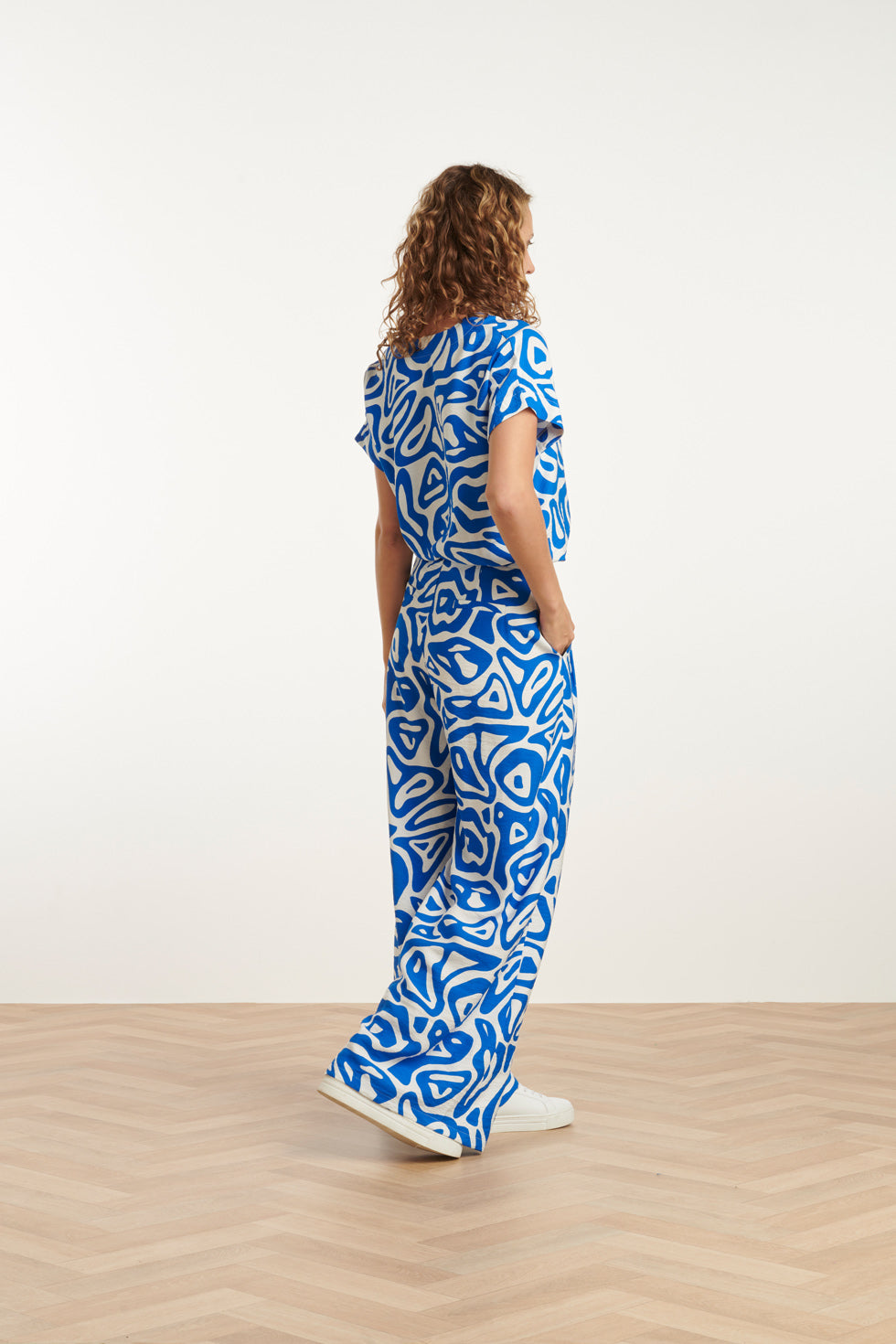 25004 Wijde Broek Met Te Abstracte Print | Cobalt Blue-White