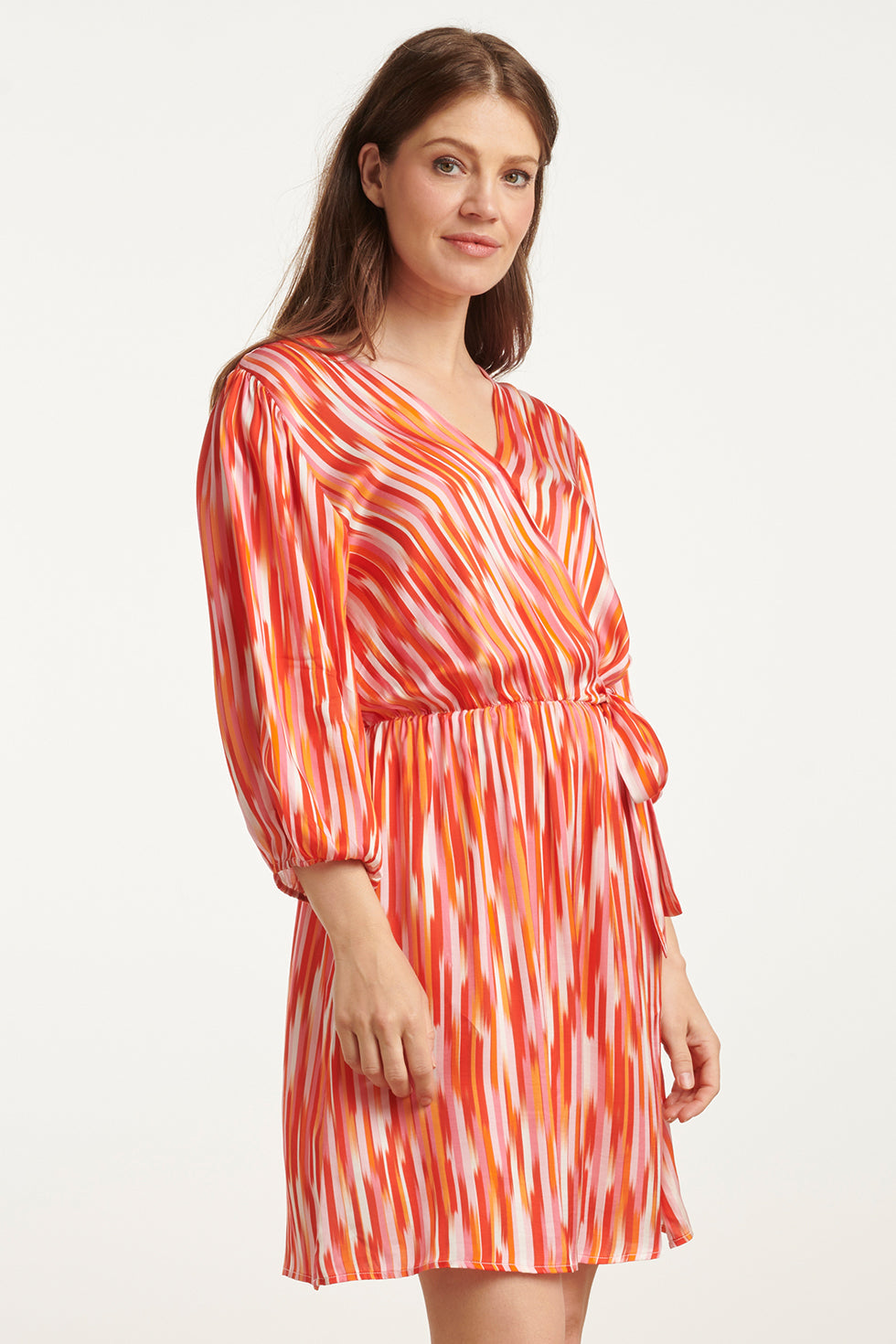25007 Gestreepte Satijn Jurk Met Driekwart Mouwen | Red-Multicolour