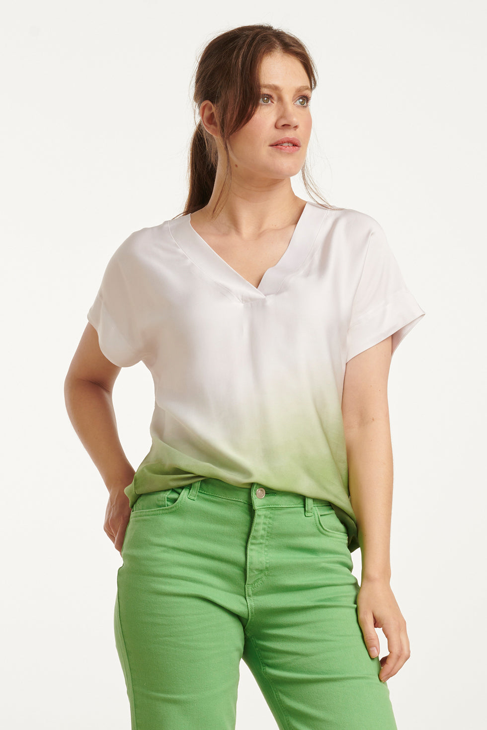 25023 Loose Fit V-Paneel Top Met Ombre Print | Off White-Light Green