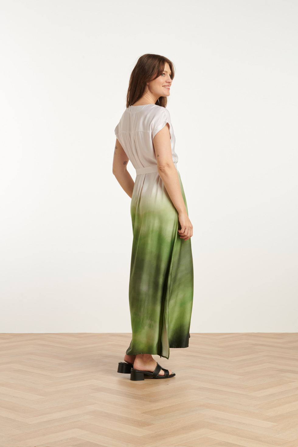 25024 Midi Jurk Met V-Paneelombre Print – | Off White-Light Green