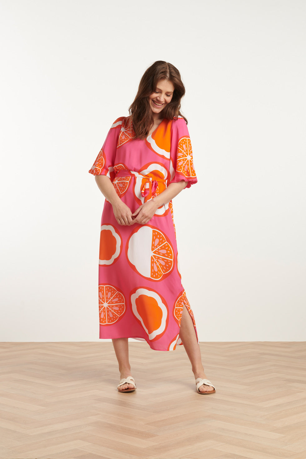 25028 V-Neck Midi Jurk Met Ballonmouwengrafisch Fruitprint | Pink-Multicolour