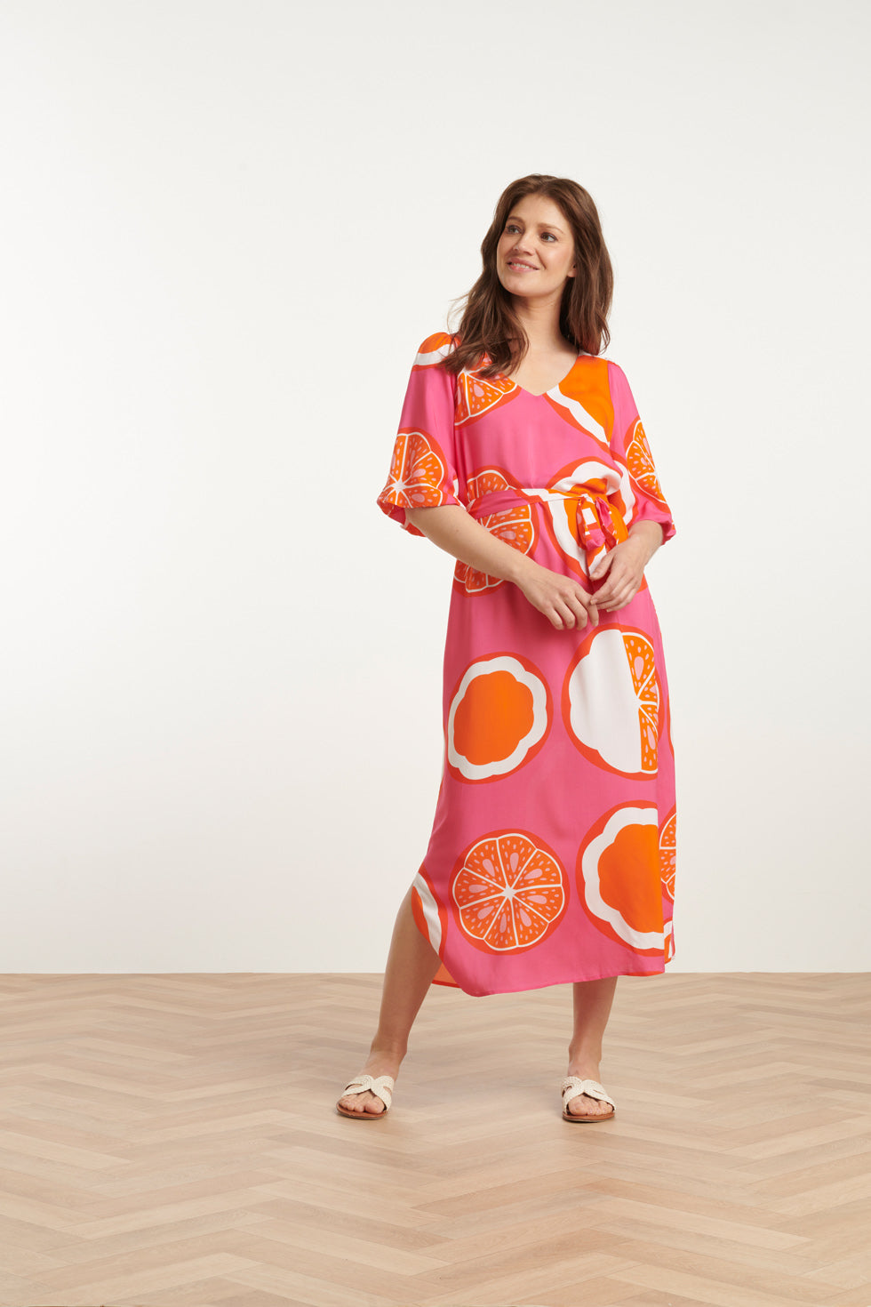25028 V-Neck Midi Jurk Met Ballonmouwengrafisch Fruitprint | Pink-Multicolour