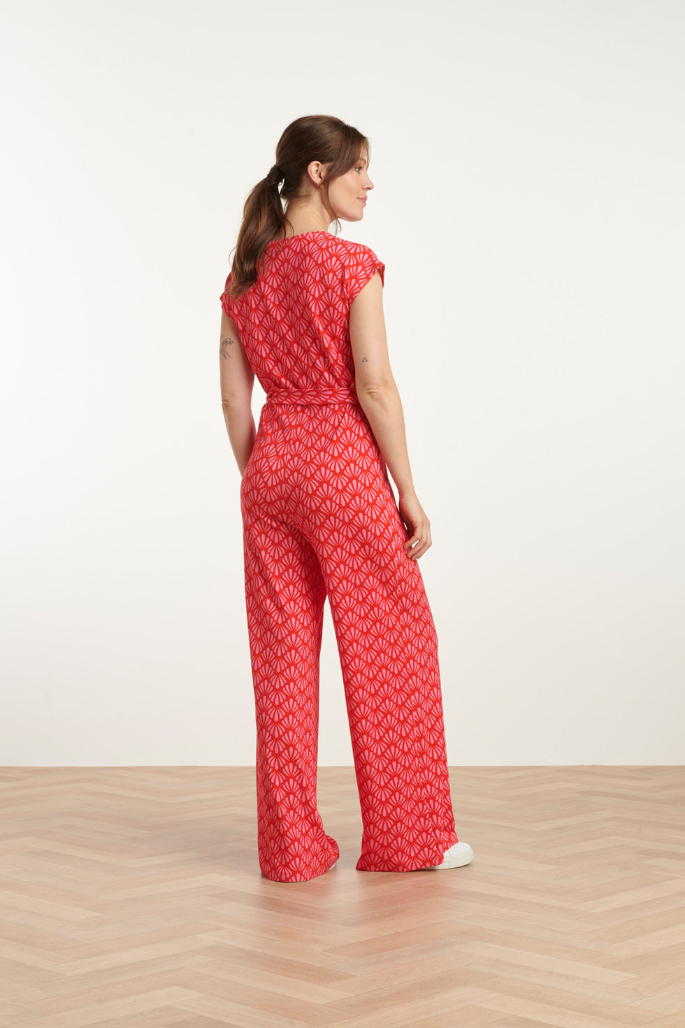 25039 V-Vormige Jumpsuit Met Overlappende Halslijnschelpprint | Red-Pink