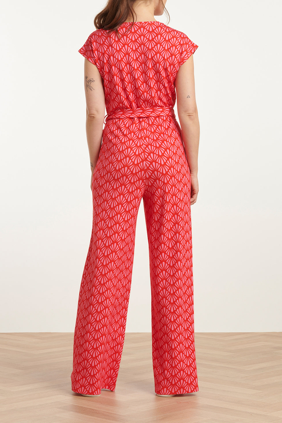 25039 V-Vormige Jumpsuit Met Overlappende Halslijnschelpprint | Red-Pink