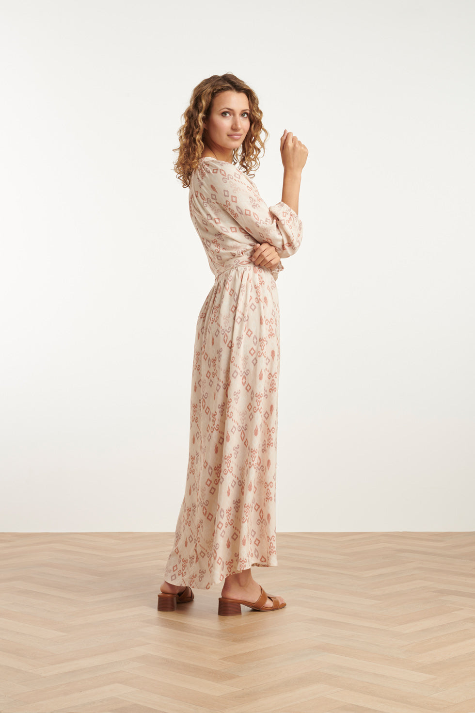 25042 Lichte Maxi Jurk Met V-Halsaztec Print-Nude Tinten | Sand-Multicolour
