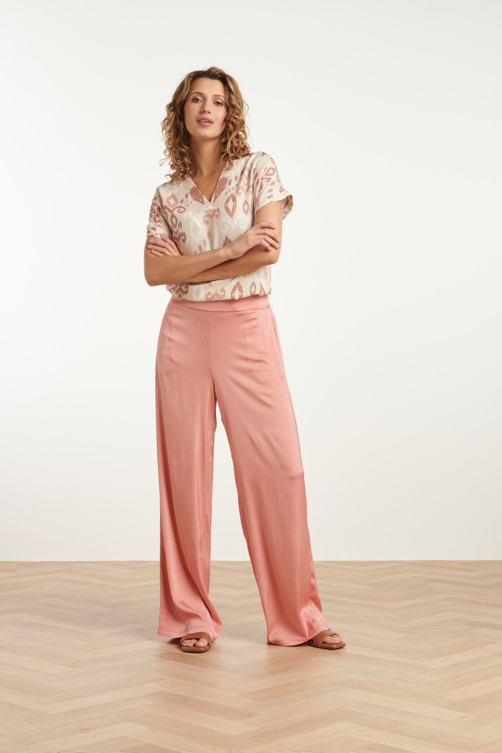 25045 V-Hals Paneel Top Met Een Groot Aztec Print-Nude Tinten | Sand-Multicolour