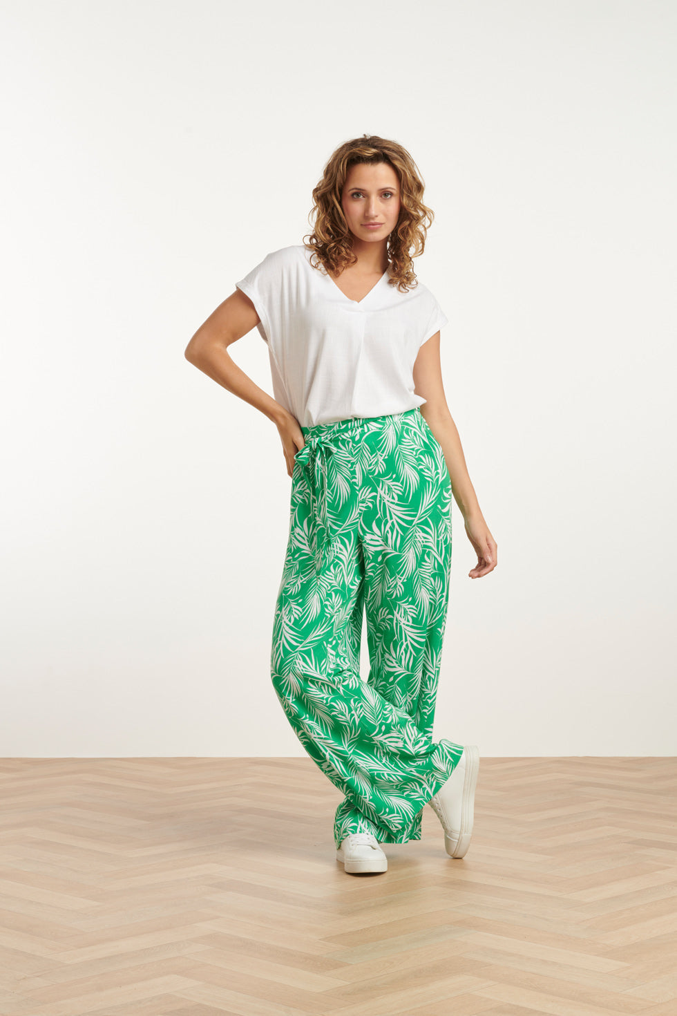 25047 Stretchy Flowy Broek Met Bladprint | Green-White