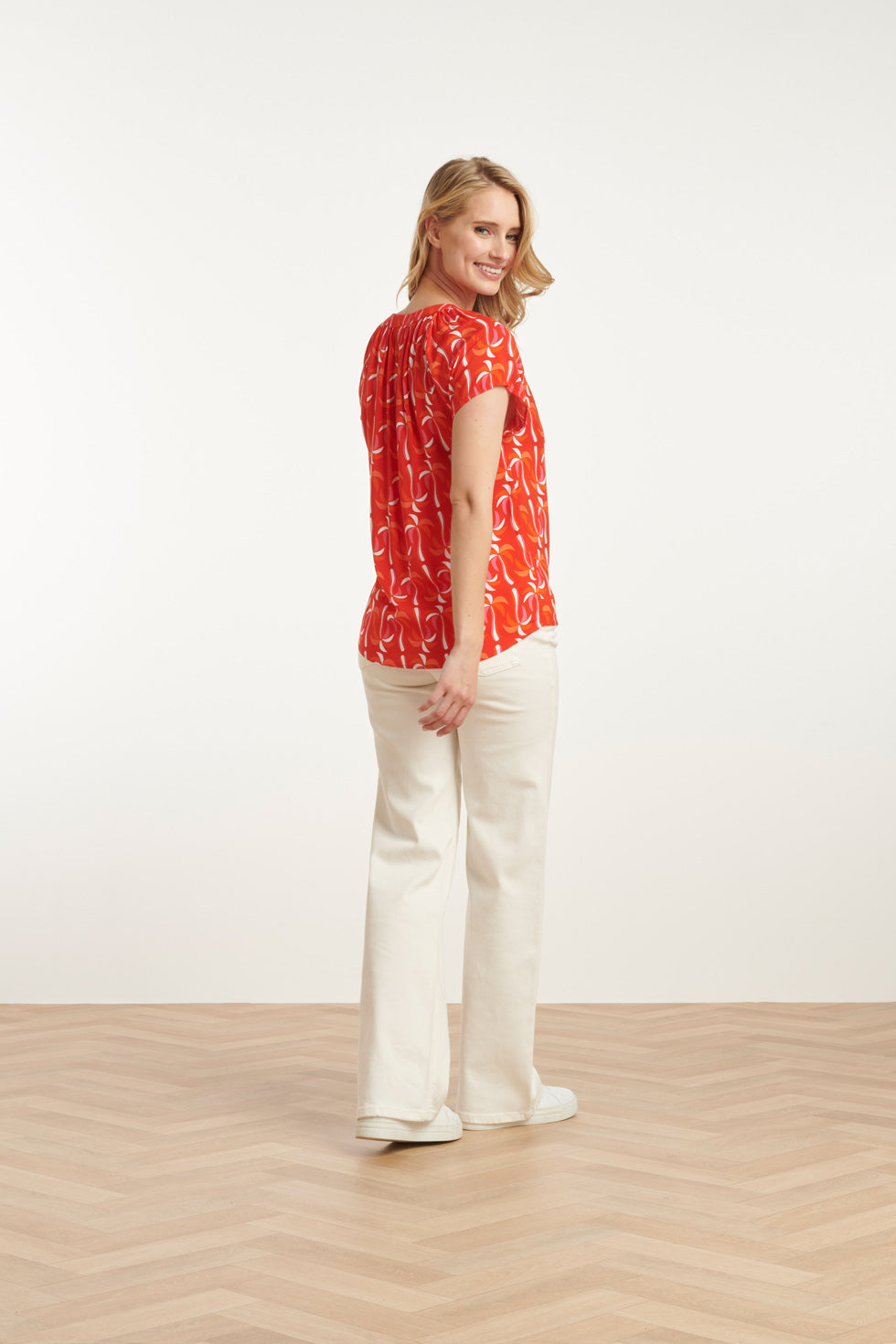 25055 Top Met V-Halspalmprint | Red-Multicolour