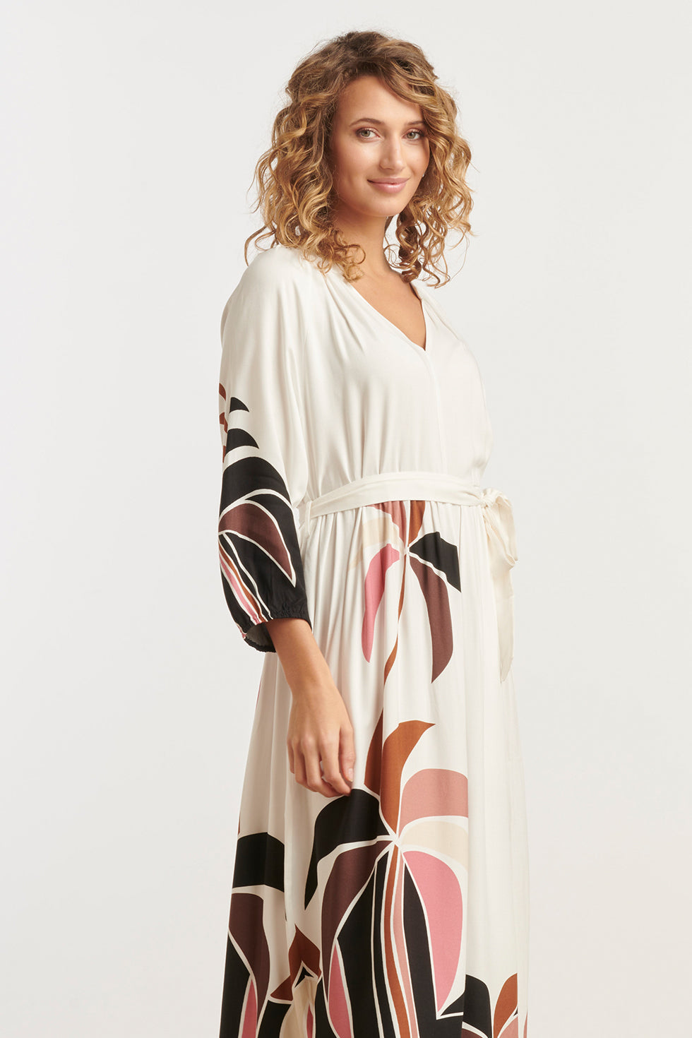 25057 Off White Flowy Maxi Jurk Met Mauve Palm Print | Sand-Multicolour