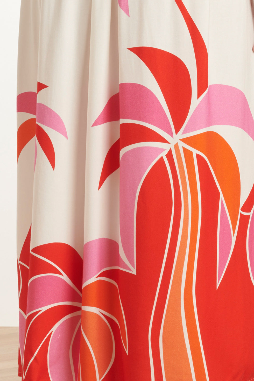 25058 Off White Flowy Maxi Jurk Met Helder Palm Print | Red-Multicolour