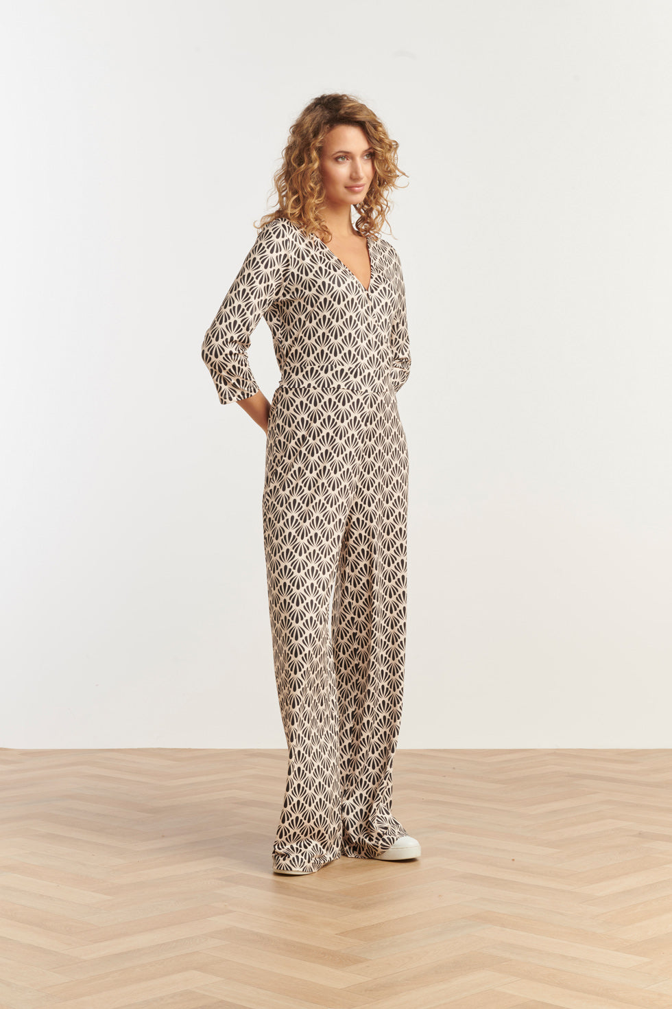 25061 E Jumpsuit Met Schelpenprint | Offwhite-Black
